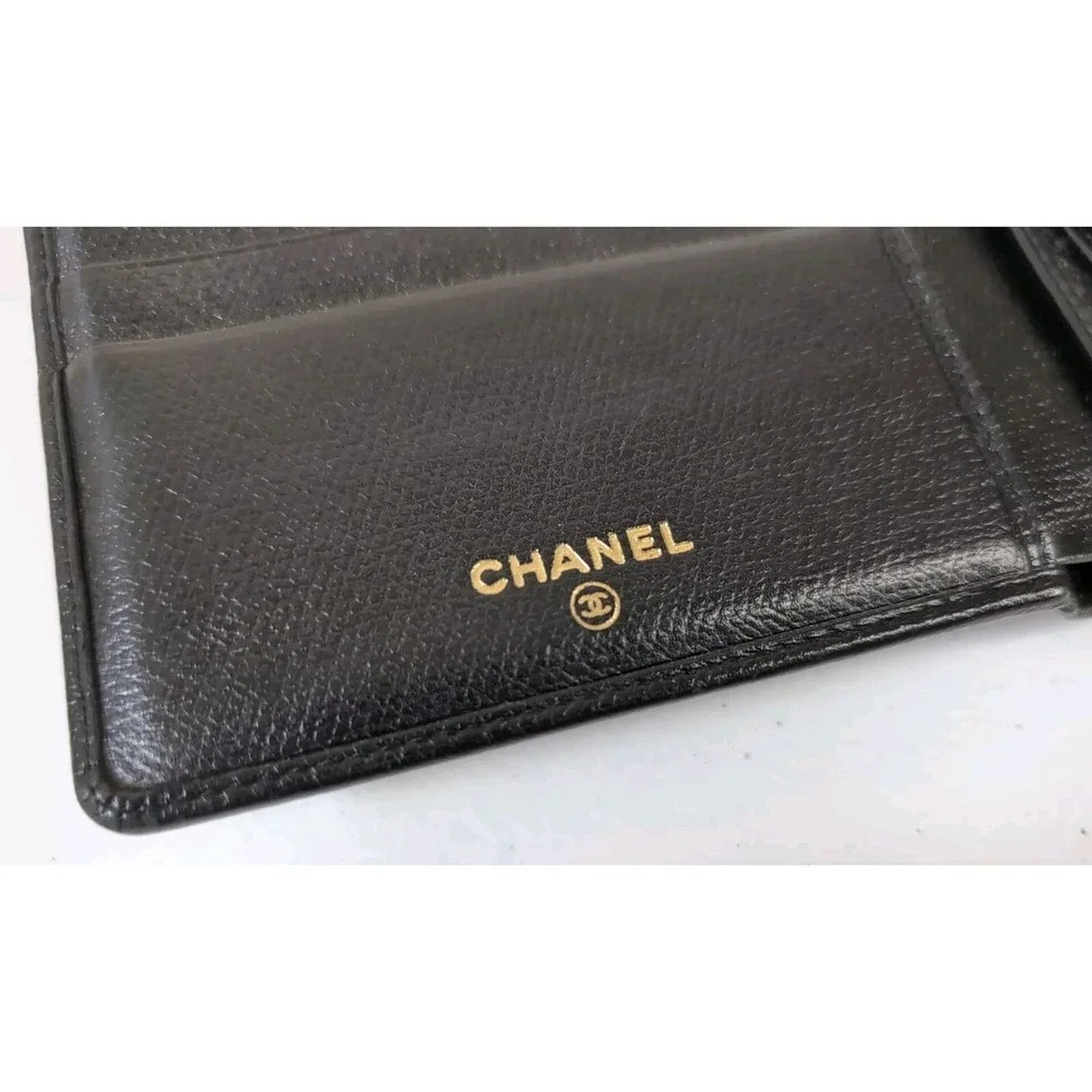 Chanel Coco Button Bifold Wallet With Hologram In Excellent Condition